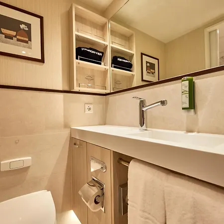 River Messe Hotel 4*