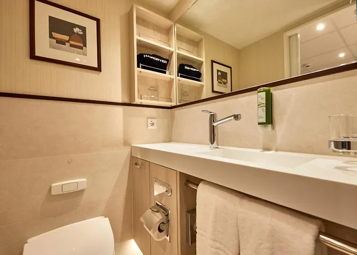 River Messe Hotell 4*